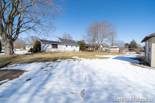 4085 Nicholl Ave, Meskegon MI 49444-3633 exterior