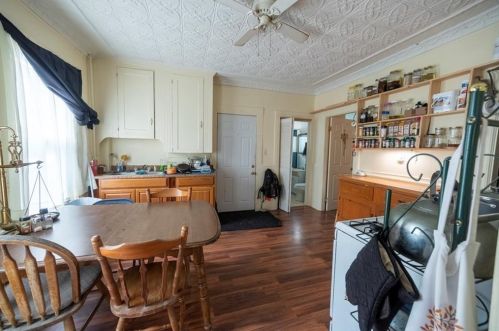 33 Cross St, Woonsocket RI 02895-5852 exterior