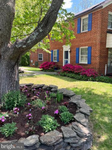 2116 Cascade Rd, Silver Spring, MD 20902-4240