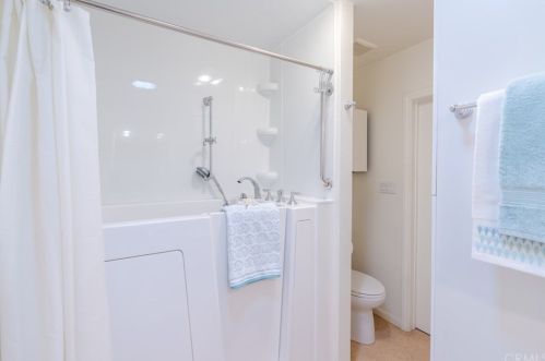 15542 Cornuta Ave, Bellflower CA 90706-4805 exterior