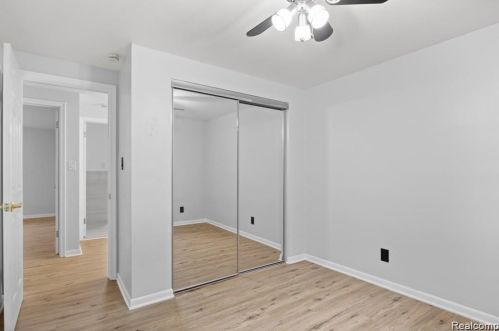 421 Beech Daly St, Dearborn Heights MI  48125-1000 exterior