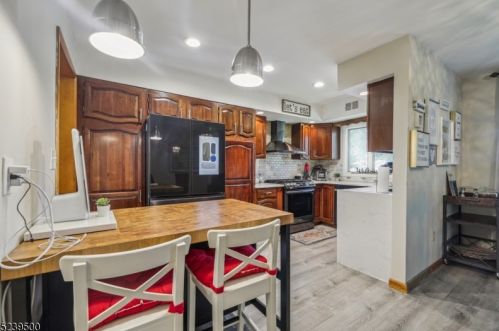 213 Louis Pl, Iselin NJ  08830-1205 exterior