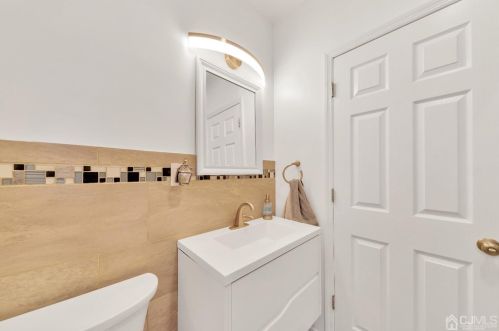 51 Madison Ave, Perth Amboy NJ 08861-4306 exterior