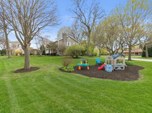 3159 Knl Ter, Milwaukee WI 53222-3366 exterior