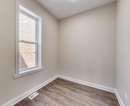 8740 Escanaba Ave, Chicago IL  60617-3115 exterior