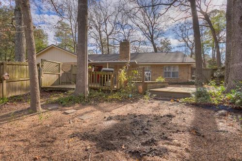 1800 Lk Dr, Huntsville TX exterior