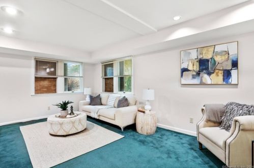 17 Blue Mtn Rdg, Norwalk CT 06851-2901 exterior