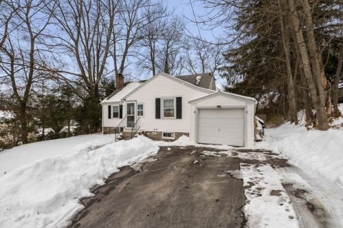 4 Ludington Rd, Worcester MA 01602-3223 exterior