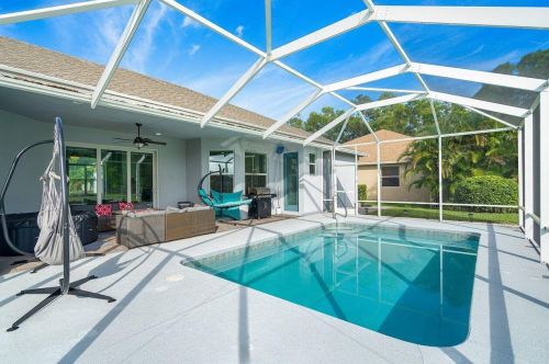 364 Saginaw Ave, Fort Pierce FL  34953-5988 exterior