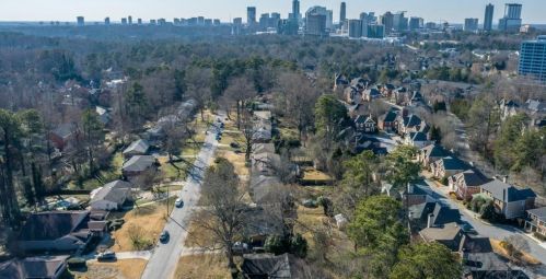 1152 Lynmoor Dr, Atlanta GA 30319-4126 exterior