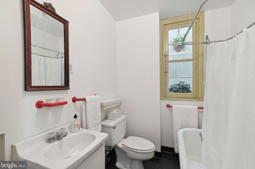 601 18 St, Philadelphia PA 19140-1013 exterior