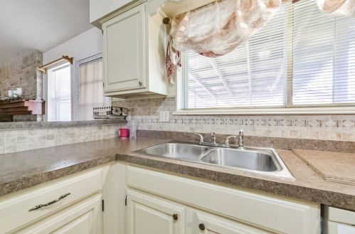 7319 Foxway Ln, Humble TX exterior