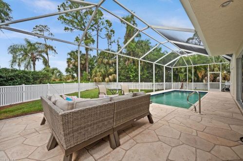 2066 Imperial Cir, Naples FL 34110-1089 exterior