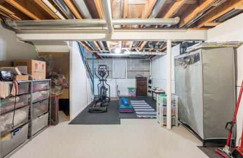 942 Kirk Ave, Elmhurst IL 60126-5143 exterior