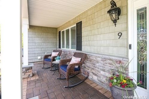 9 Sagamore Ln, Huntington Station NY exterior