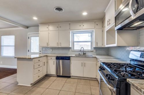 2211 Dewitt St, Irving TX 75062-4210 exterior