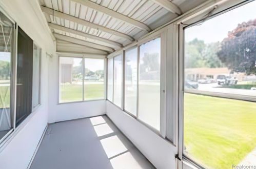 2053 Garry Dr, Troy MI  48083-2339 exterior