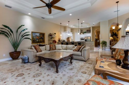 819 Bentwood Dr, Naples FL 34109 exterior