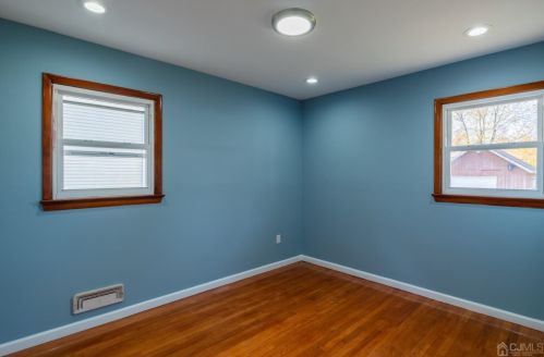 131 Bernard Ave, Edison NJ 08837-3036 exterior