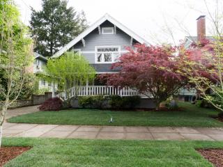 2724 27th Ave, Portland OR  97202-1305 exterior