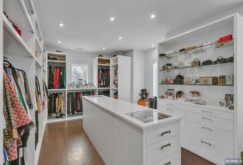 19 Duck Pond Rd, Demarest NJ  07627-2305 exterior