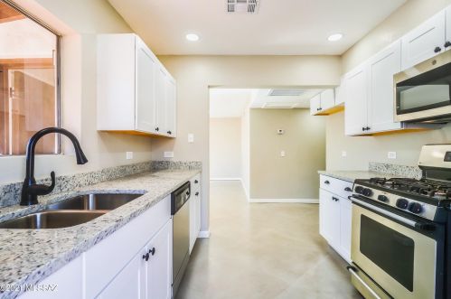 4137 1 St, Tucson AZ 85711-1510 exterior