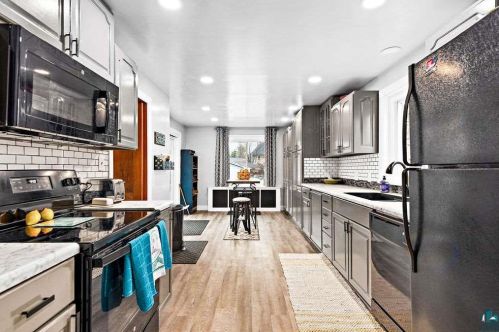 1018 19 Ave, Duluth MN 55806-2111 exterior