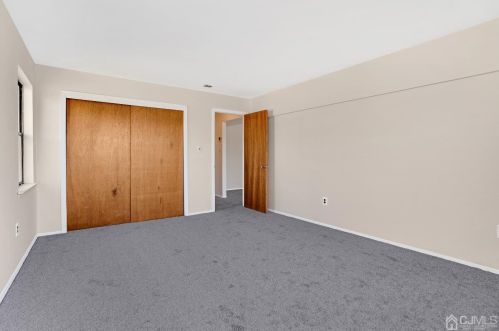 1708 Raspberry Ct, Edison NJ 08817-2745 exterior