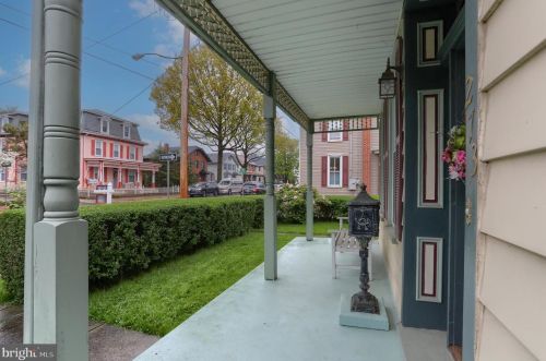 273 Main St, Hummelstown PA 17036-1721 exterior