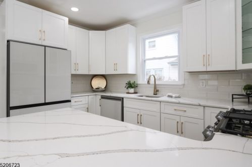 4 Hollywood Ave, Montclair NJ  07042-4306 exterior