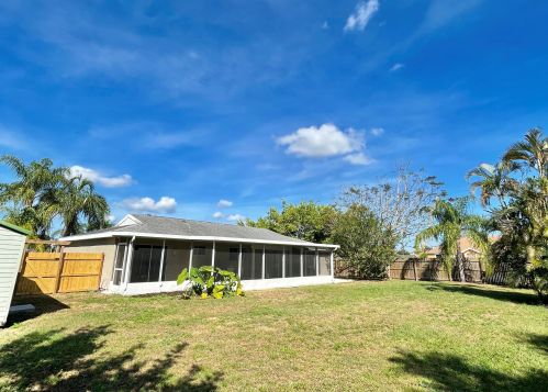 592 Whitmore Dr, Fort Pierce FL  34984-4570 exterior