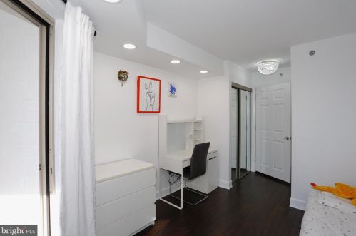 2151 Jamieson Ave, Alexandria VA 22314-5705 exterior