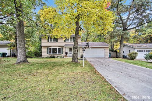1741 Bonneville Dr, Meskegon, MI 49441-3707