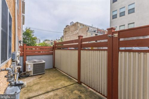 916 American St, Philadelphia PA  19123-2244 exterior