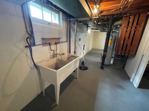 5921 64th St, Milwaukee WI  53218-1921 exterior