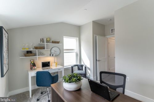 10260 Grosvenor Pl, Rockville MD 20852 exterior