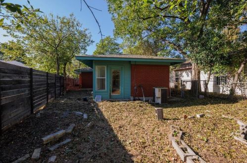 1710 32 St, Austin TX 78705-2115 exterior