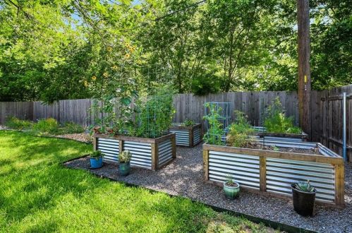 8208 Burrell Dr, Austin TX 78757-8339 exterior