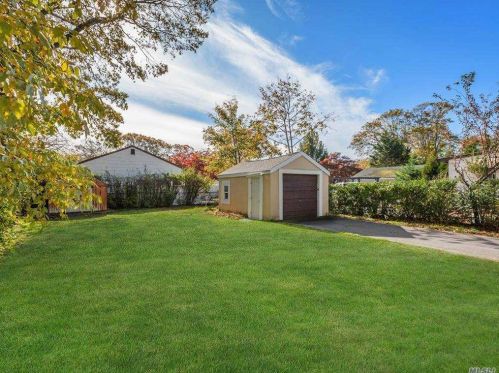 58 Hamilton Ave, Babylon NY  11703-5006 exterior