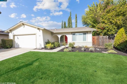 1063 Fox Meadow Way, Concord, CA 94518-2906