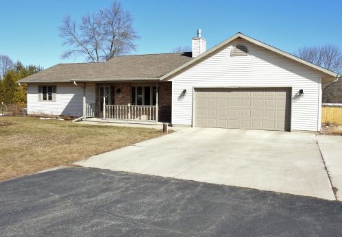 3301 Wagon Wheel Rd, Manitowoc WI 54220-8713 exterior