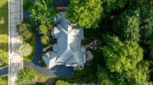 3586 Walnut Brk Dr, Rochester MI 48309-4065 exterior