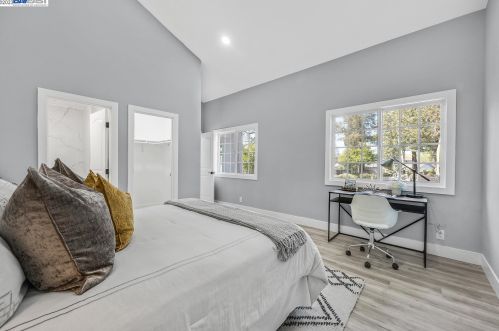 1945 Jameson Ct, Concord CA 94521-1609 exterior