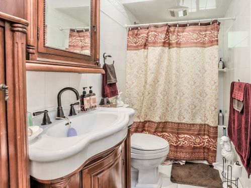 72 Nehring Ave, Babylon NY 11702-2426 exterior