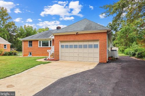 5117 Mount Vernon Memorial Hwy, Alexandria VA  22309-3319 exterior