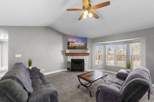 170 Village Circle Dr, Winfield MO 63389-2051 exterior