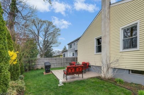 33 Harrison St, Clark NJ  07066-3213 exterior