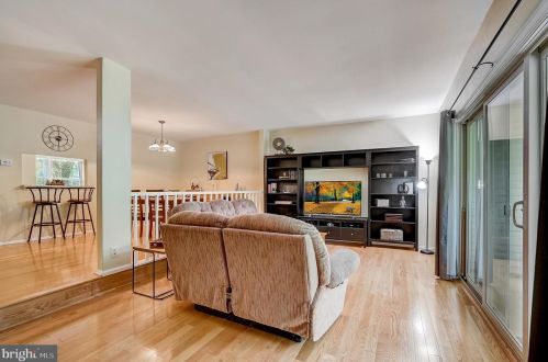 15 Pagoda Ct, Trenton NJ 08648-4830 exterior