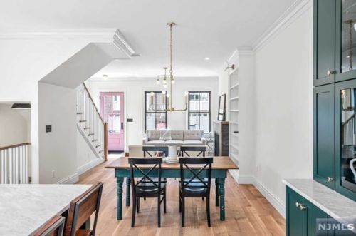 11 Lasher Ln, Edgewater NJ  07020-1403 exterior