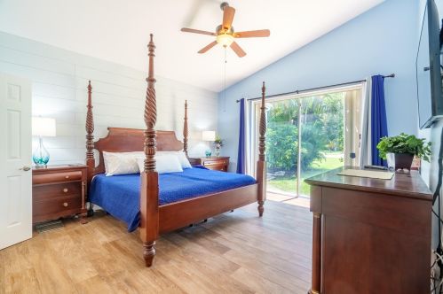 7704 Forest Green Ln, Boynton Beach FL 33436-8835 exterior